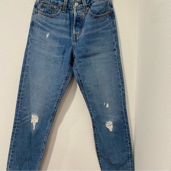 Levi's Premium Wedgie Distressed Button Fly Jeans sz 24 - Picture 2 of 8